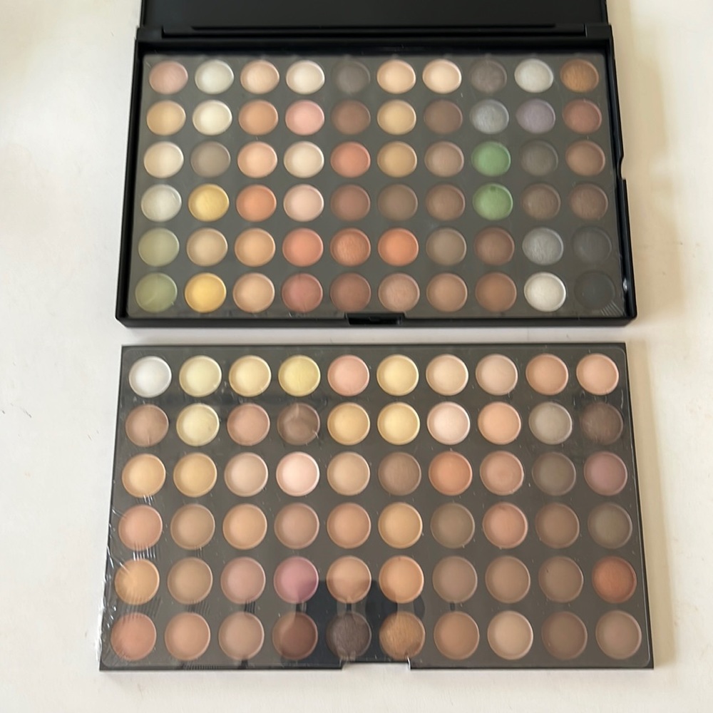 Zoe Ayla New 120 shades, 2 tiers, colors & neutral shades. Sealed in plastic.